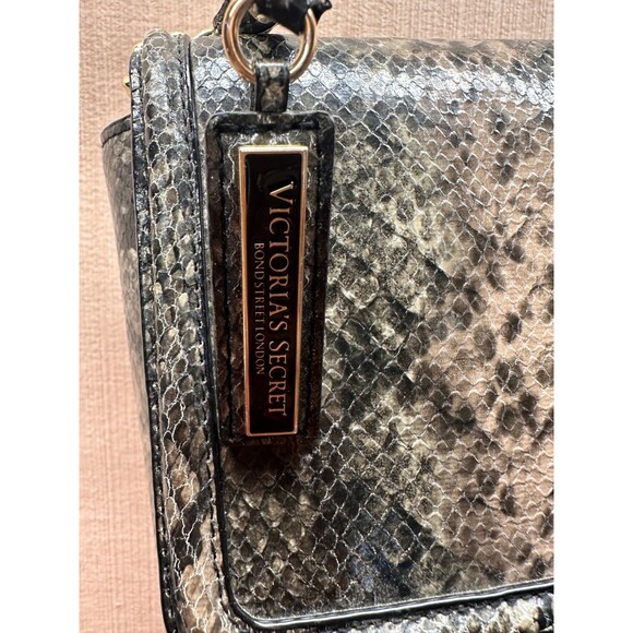 Victoria’s Secret Snakeskin Shoulder Bag Gray Gold Chain Crossbody Elegant - Picture 11 of 13